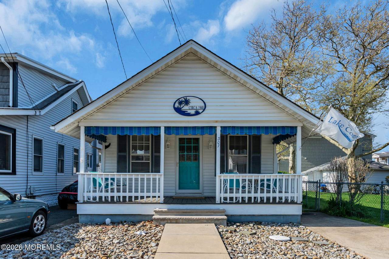 307 18th Avenue - Photo 1
