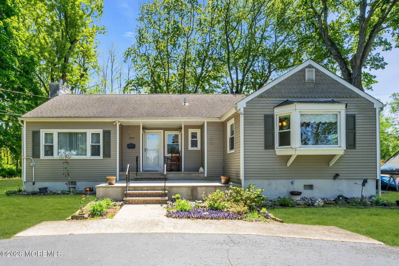 323 Florence Road - Photo 1