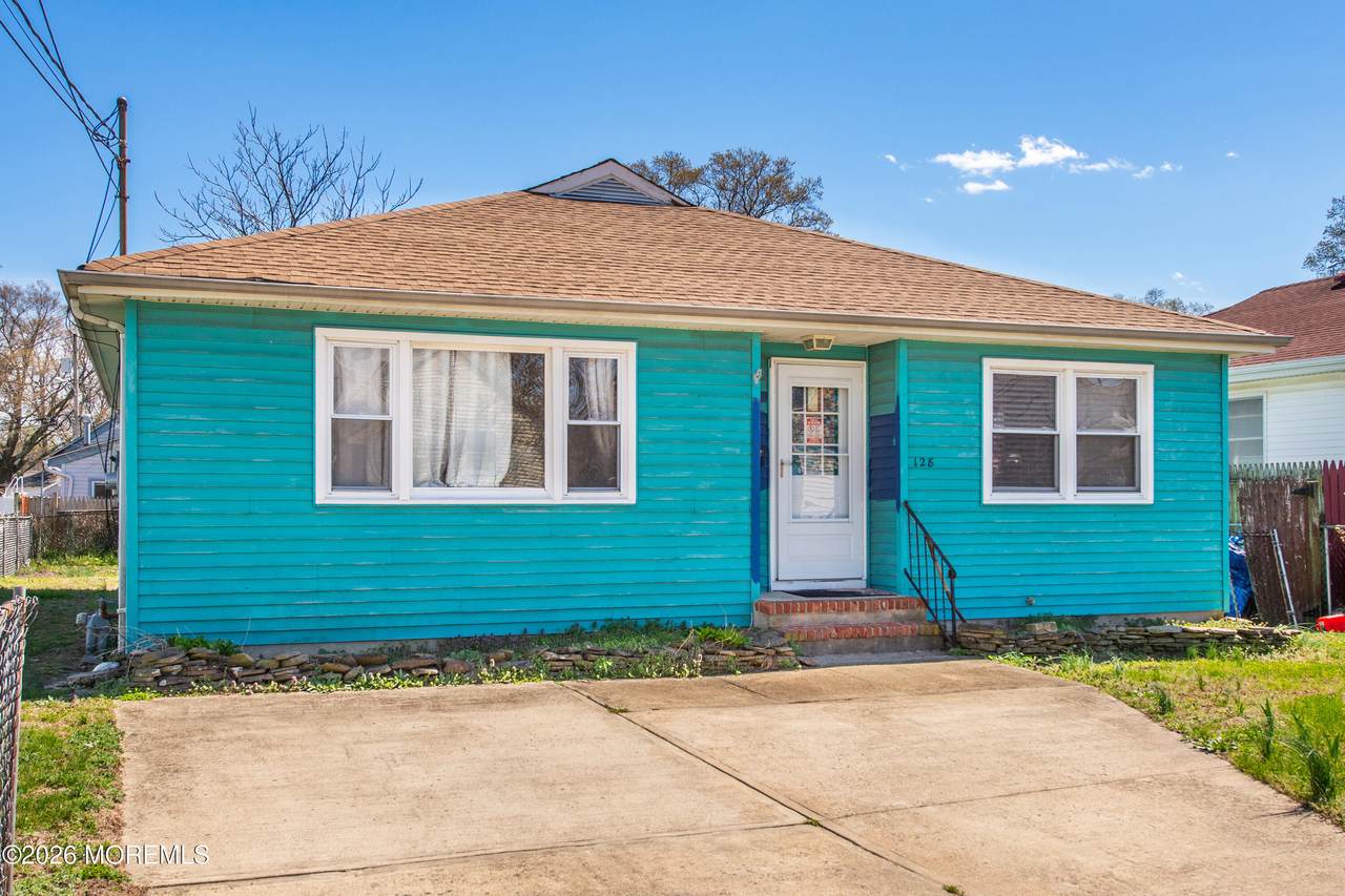 128 Highland Boulevard - Photo 1