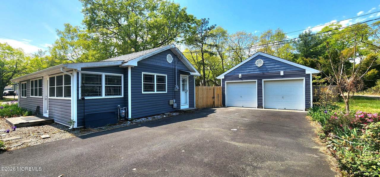 705 Cedar Avenue - Photo 1