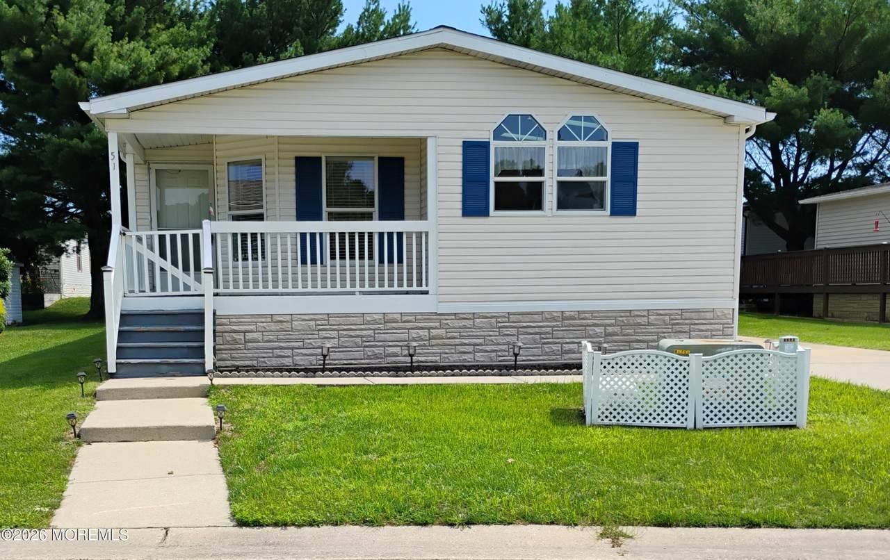51 Pine Ridge Boulevard - Photo 1