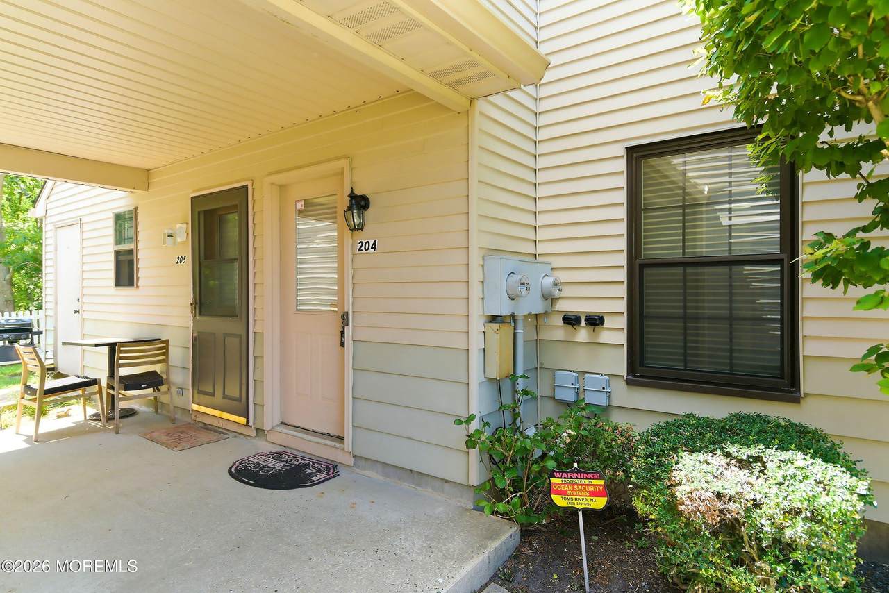 204 Larkspur Lane - Photo 1