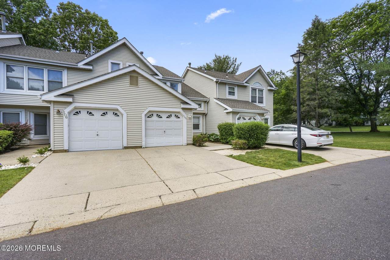 105 Lloyd Court - Photo 1
