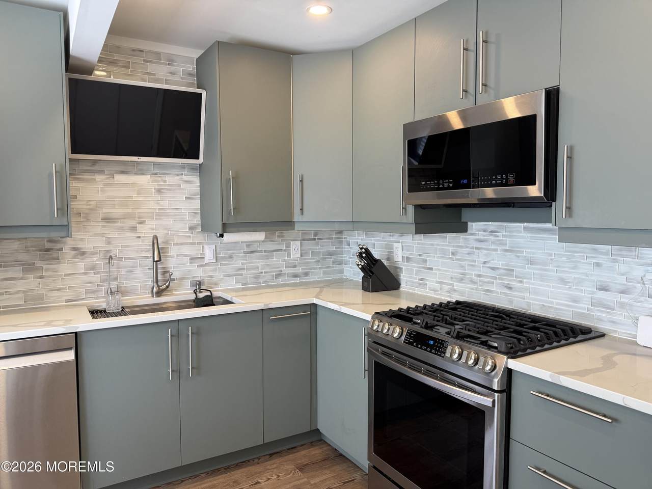 15 Beachway Avenue - Photo 1