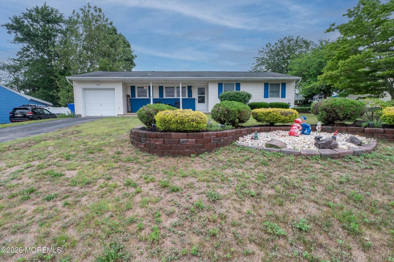 1035 Valley Stream Road - Photo 1