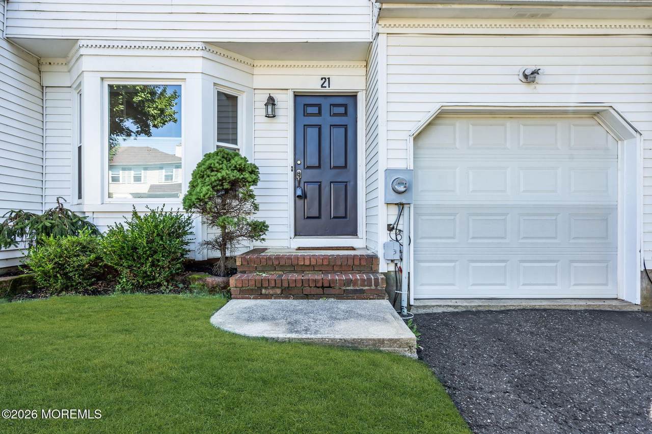 21 Carriage Lane - Photo 1