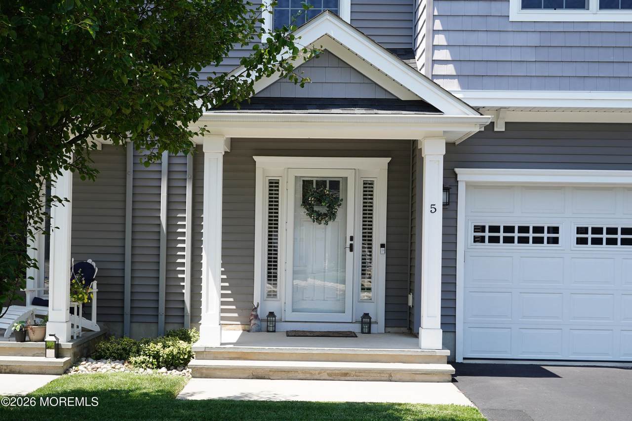 https://bt-photos.global.ssl.fastly.net/monmouth/1280_boomver_2_22620904-2.jpg