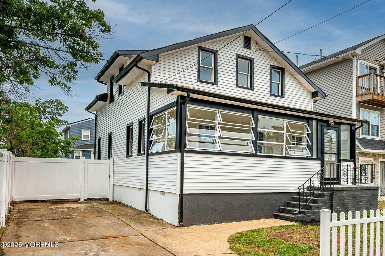 27 Birchwood Avenue - Photo 1