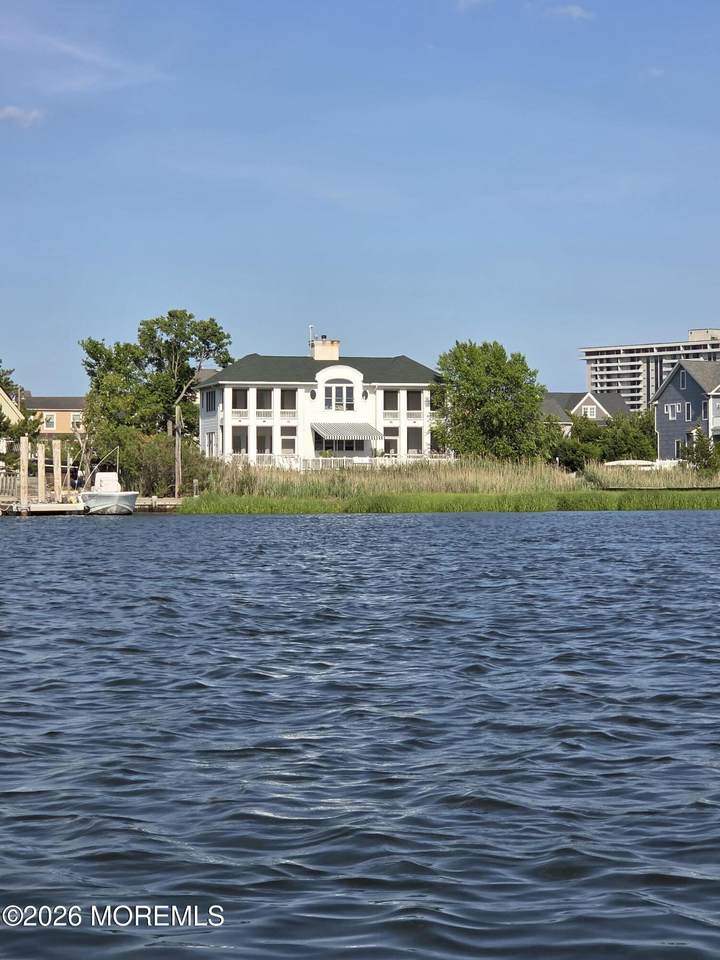 https://bt-photos.global.ssl.fastly.net/monmouth/1280_boomver_2_22621692-2.jpg
