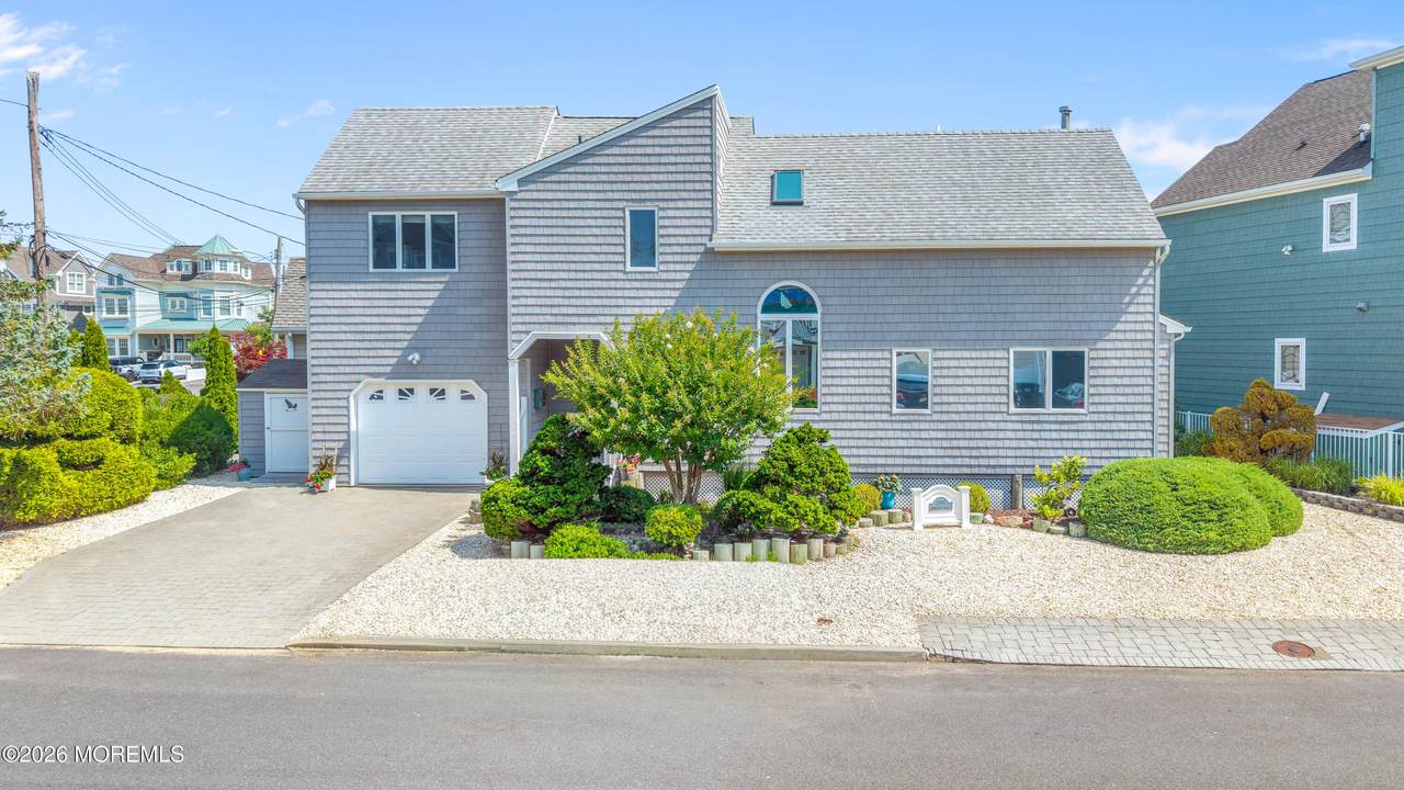 299 Monterey Circle - Photo 1