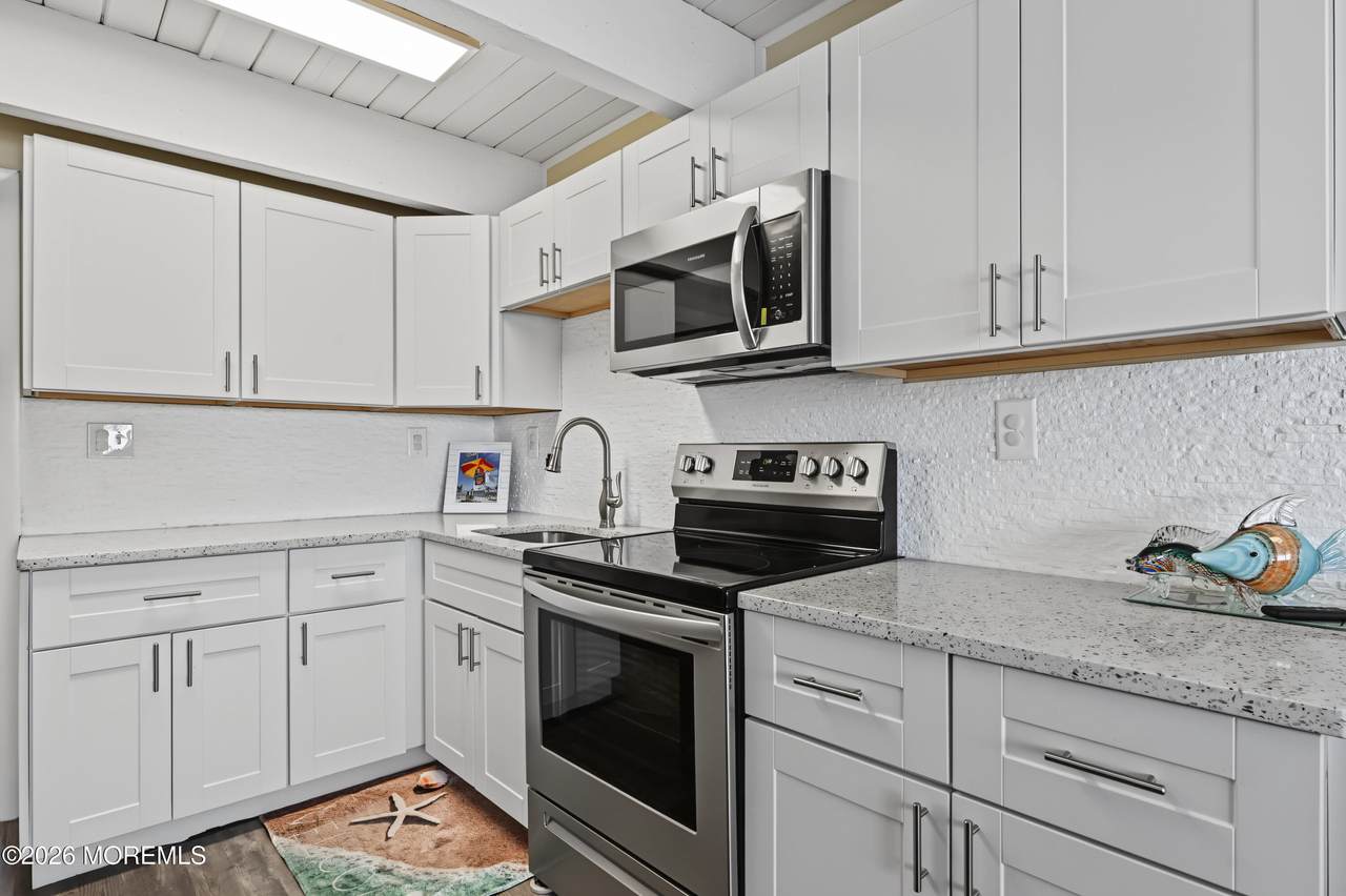 1810 Boulevard - Photo 1