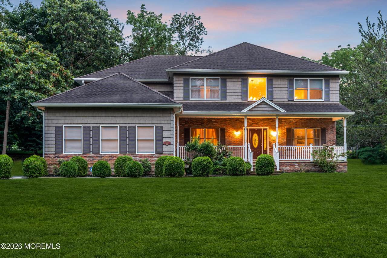 1607 Twin Lakes Drive - Photo 1