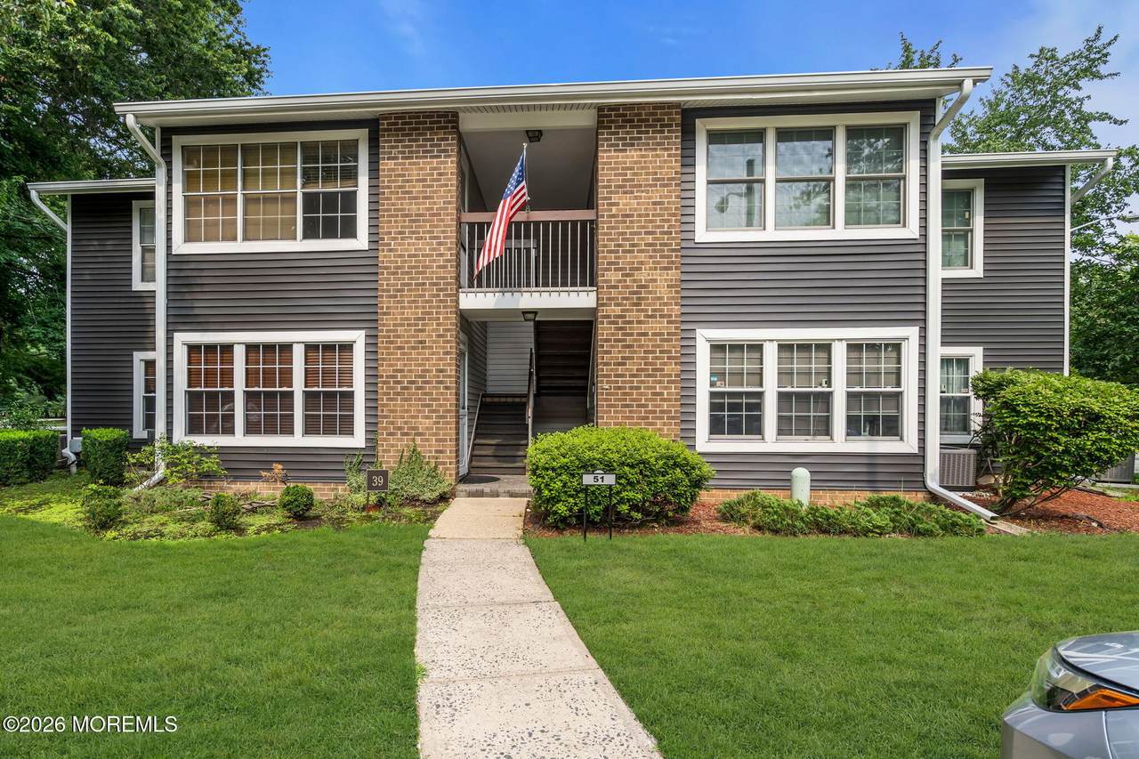 39 Pennsylvania Way - Photo 1