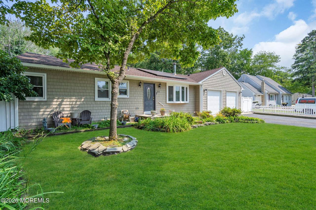 512 Gladstone Street - Photo 1
