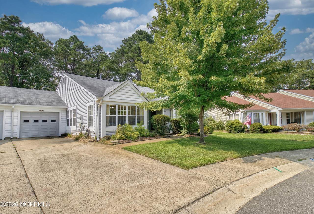 1207B Thornbury Lane - Photo 1