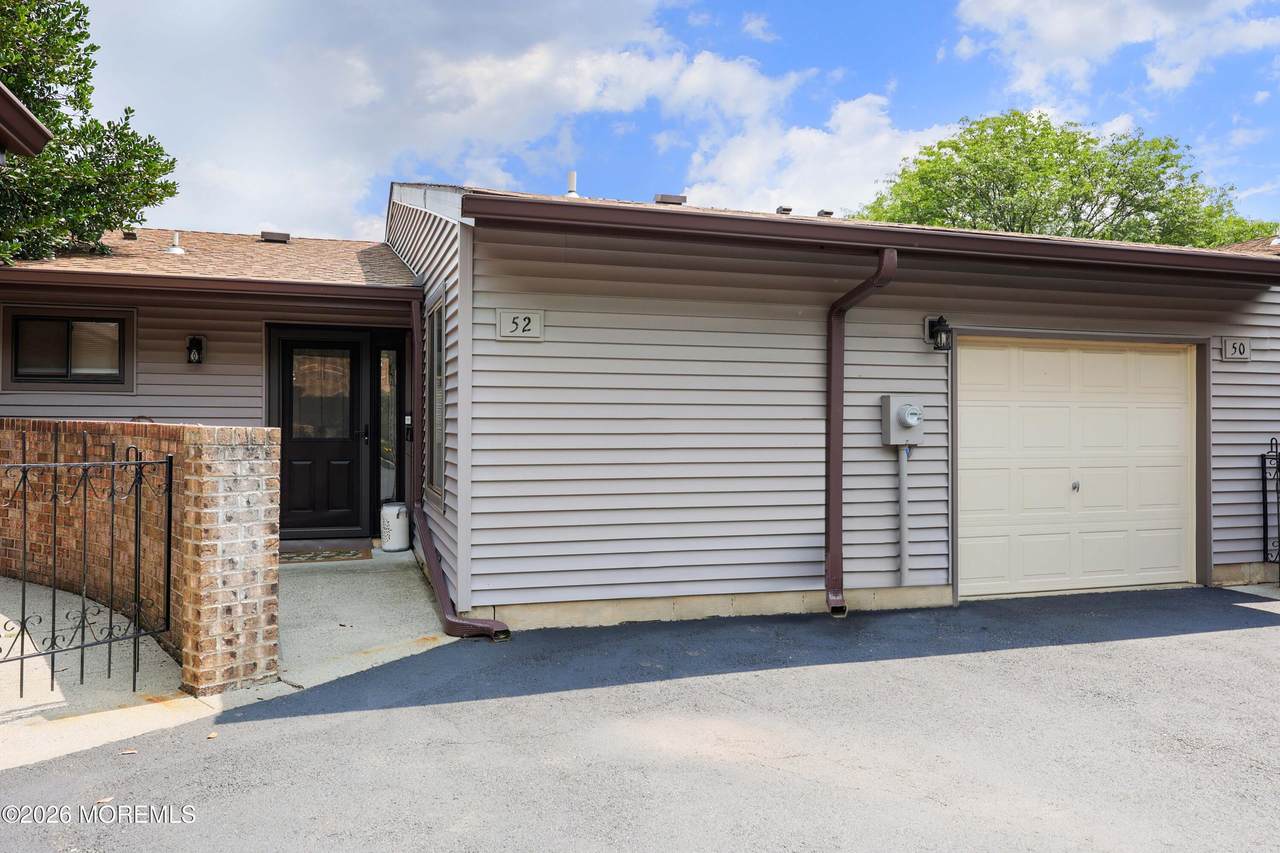 52 Eastport Court - Photo 1