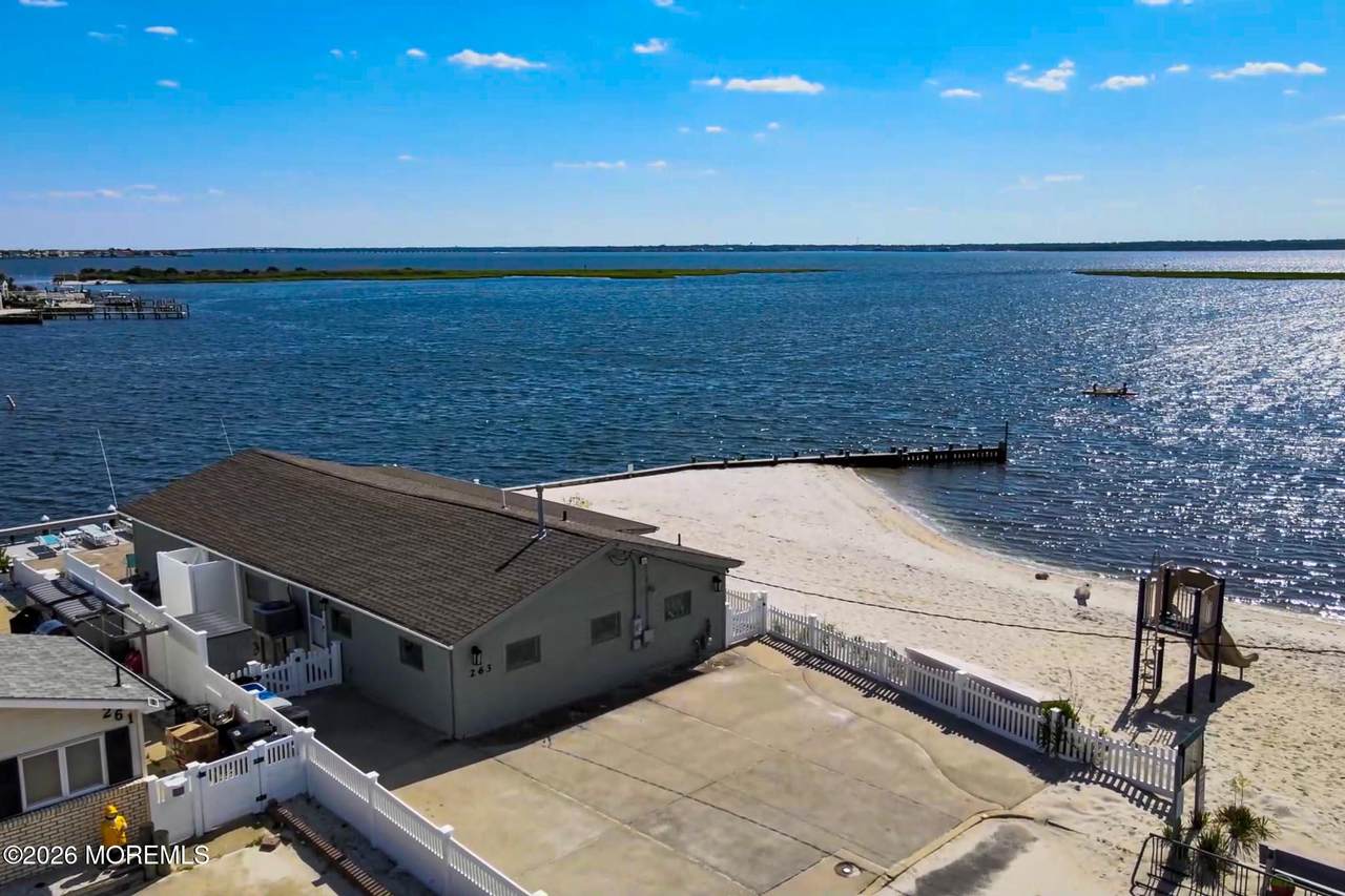 263 Bay Beach Way - Photo 1
