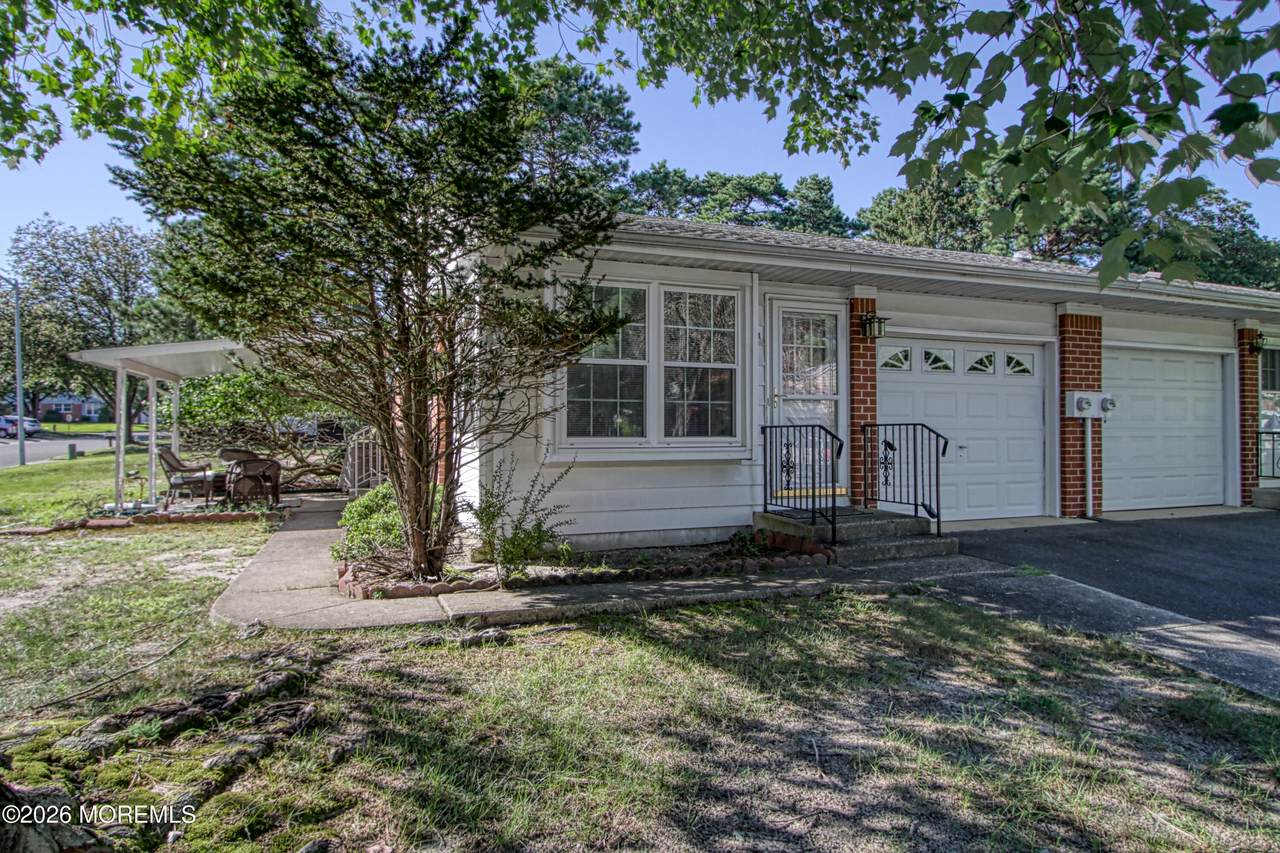 16 Monticello Drive - Photo 1