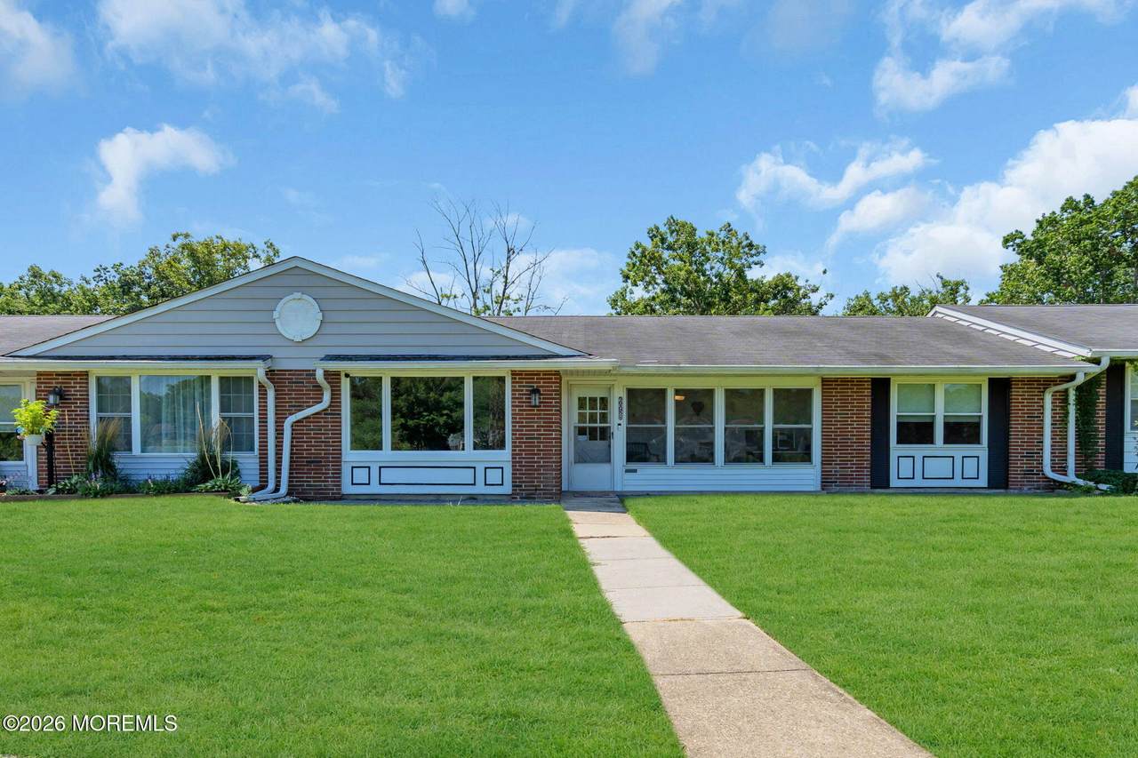 605B Lake Point Drive - Photo 1