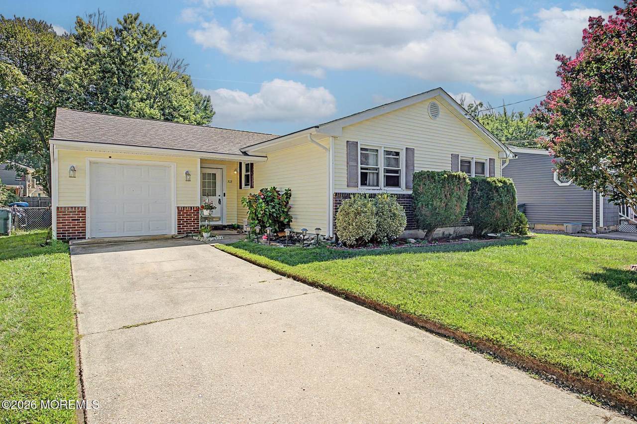 309 Twin Lakes Boulevard - Photo 1