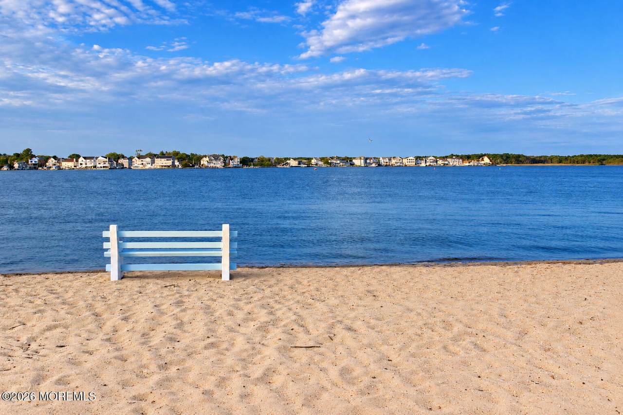https://bt-photos.global.ssl.fastly.net/monmouth/1280_boomver_2_22629679-2.jpg