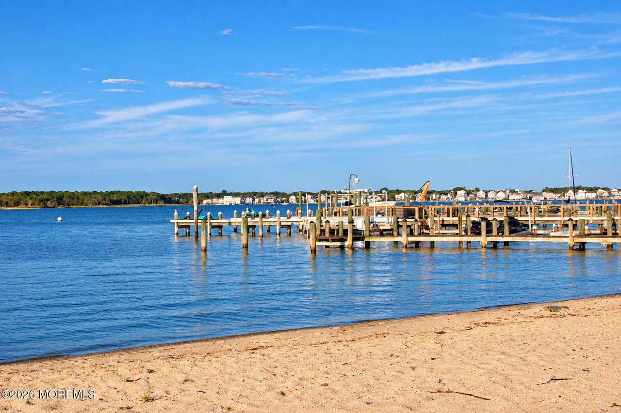https://bt-photos.global.ssl.fastly.net/monmouth/1280_boomver_2_22629679-2.jpg