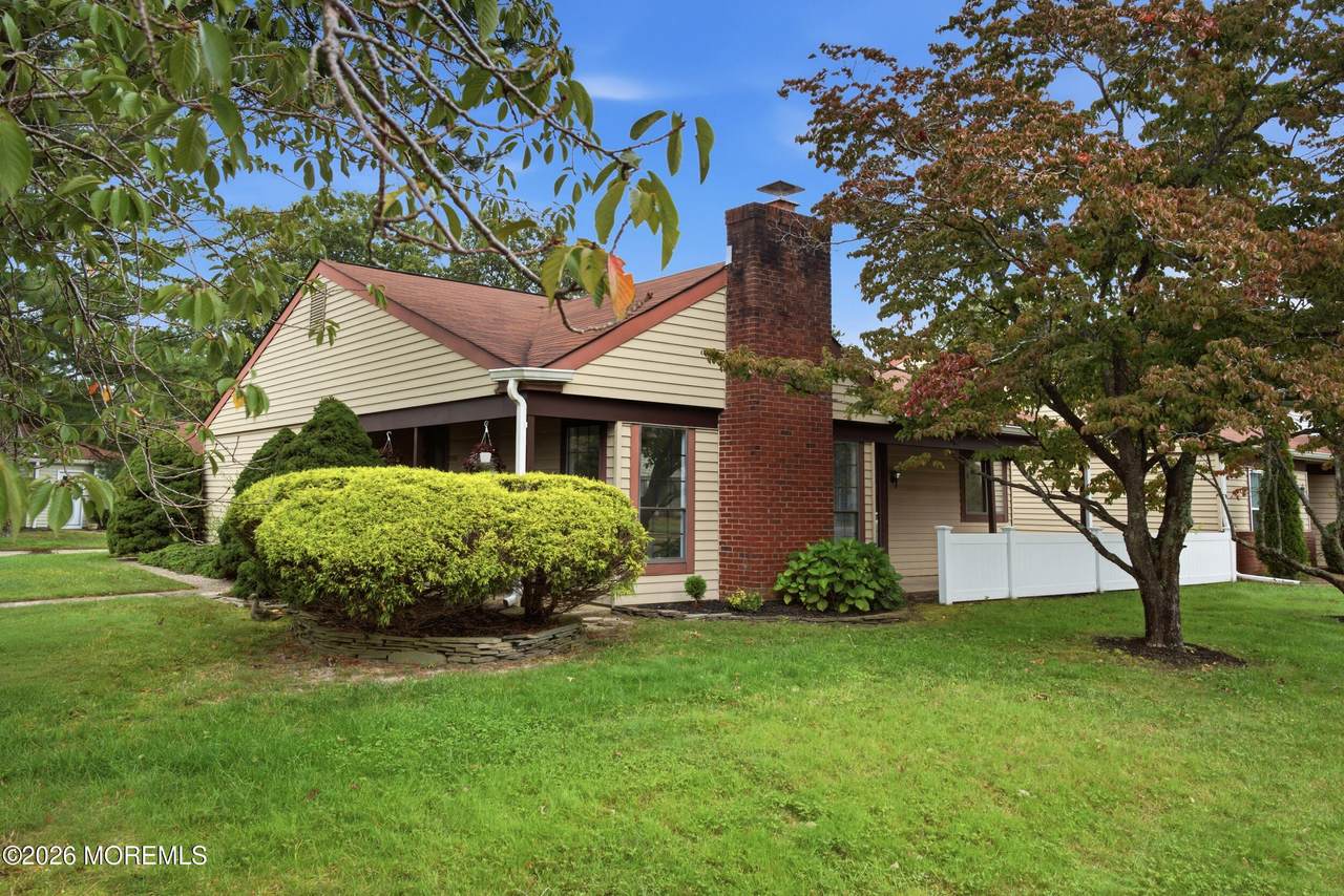 599A Devonshire Lane - Photo 1