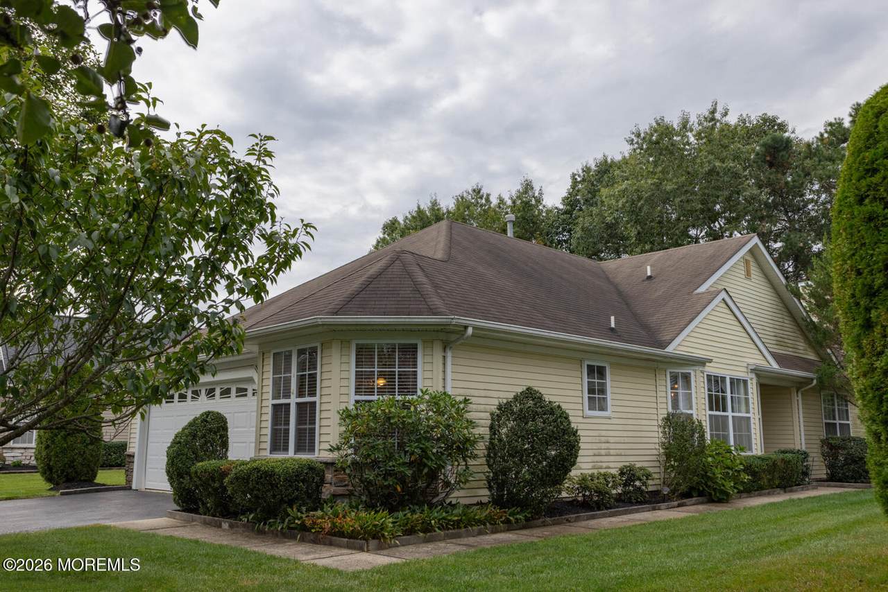 10 Wellington Lane - Photo 1