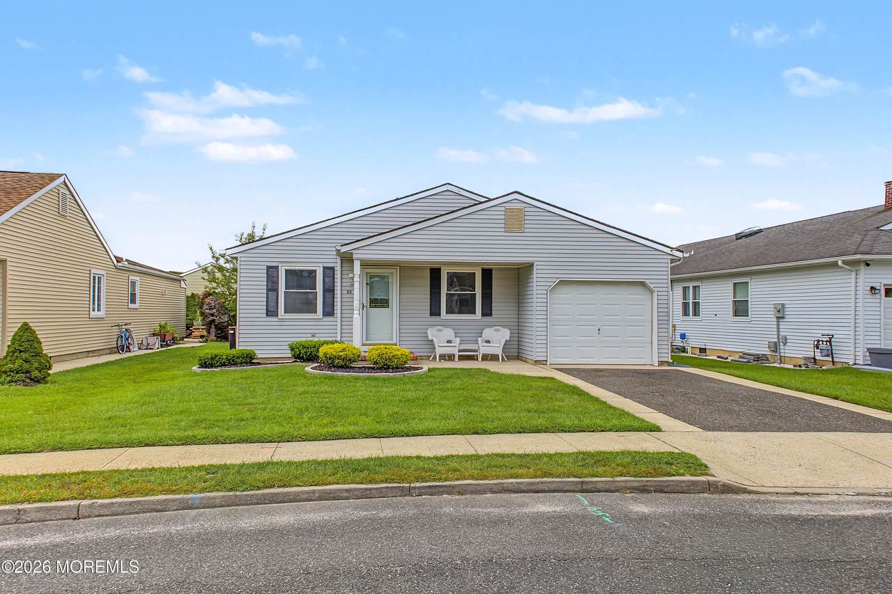 28 Prince Charles Drive - Photo 1