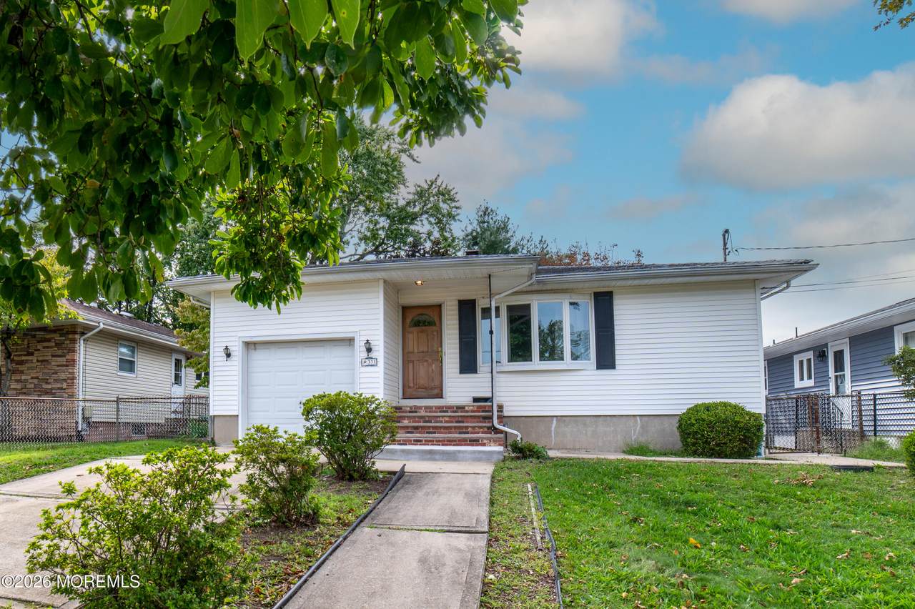 331 Sherwood Drive - Photo 1