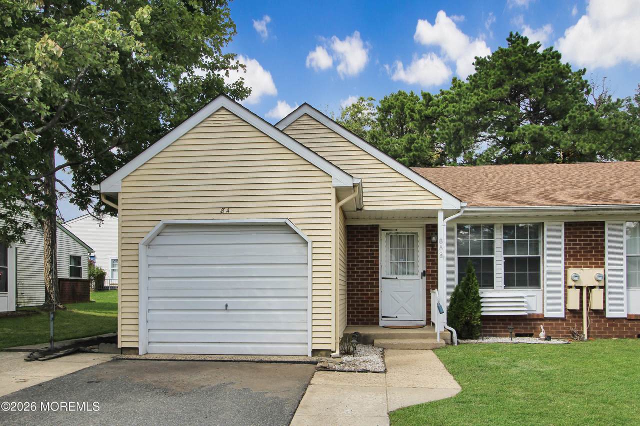 8A Quincy Drive - Photo 1