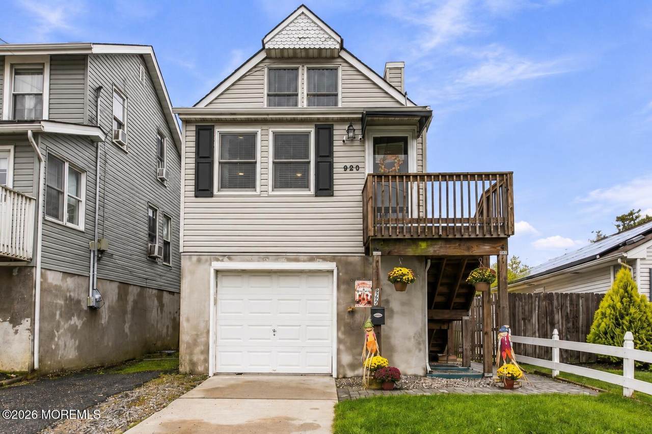 920 6th Street - Photo 1