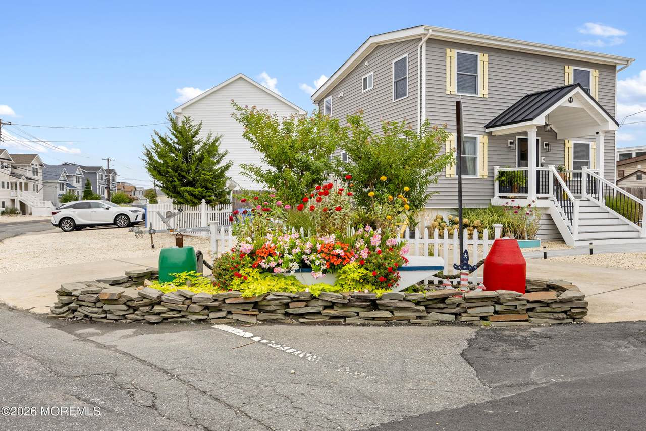 4 Weaver Drive - Photo 1