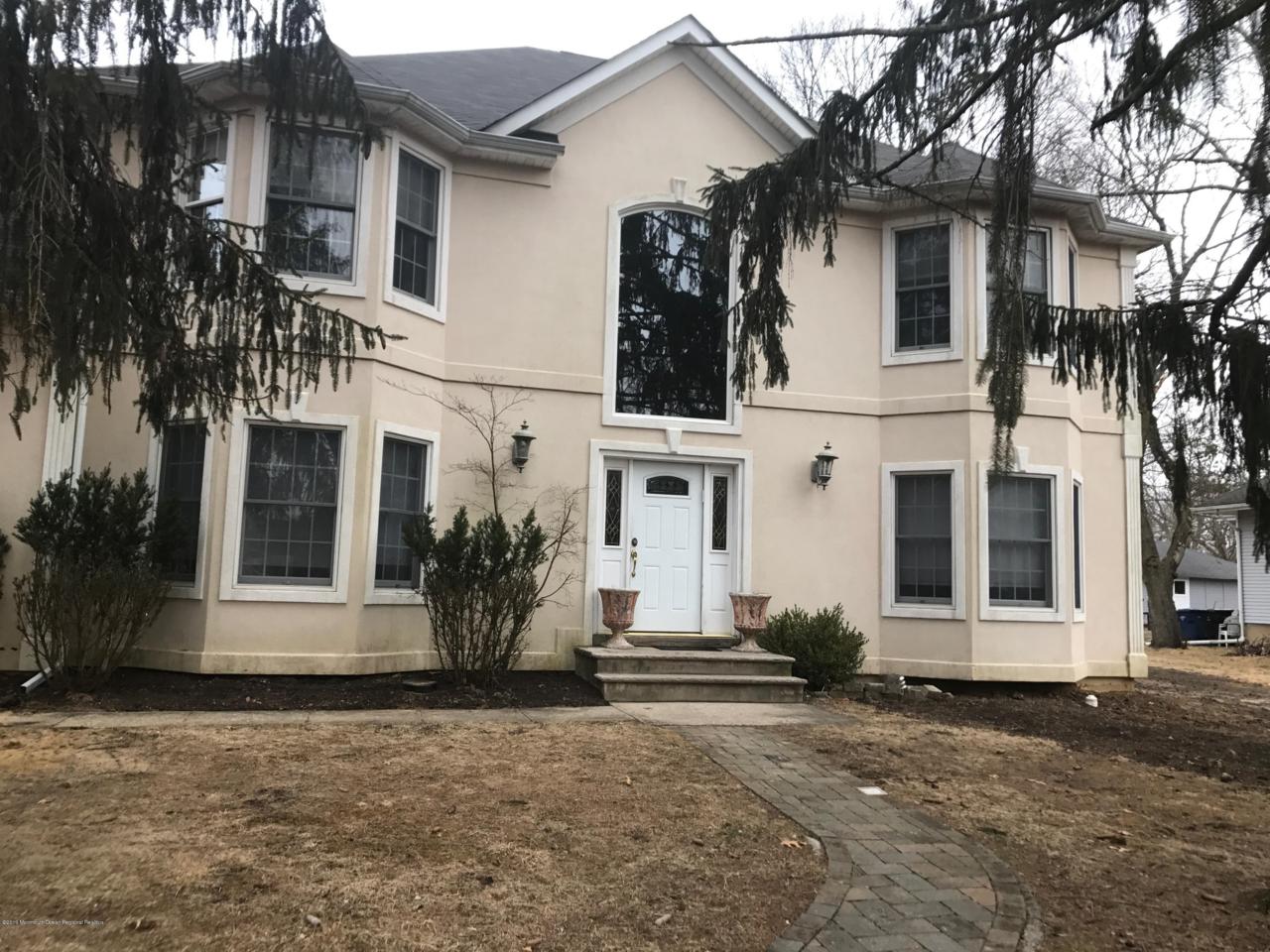 557 Lincoln Avenue - Photo 1