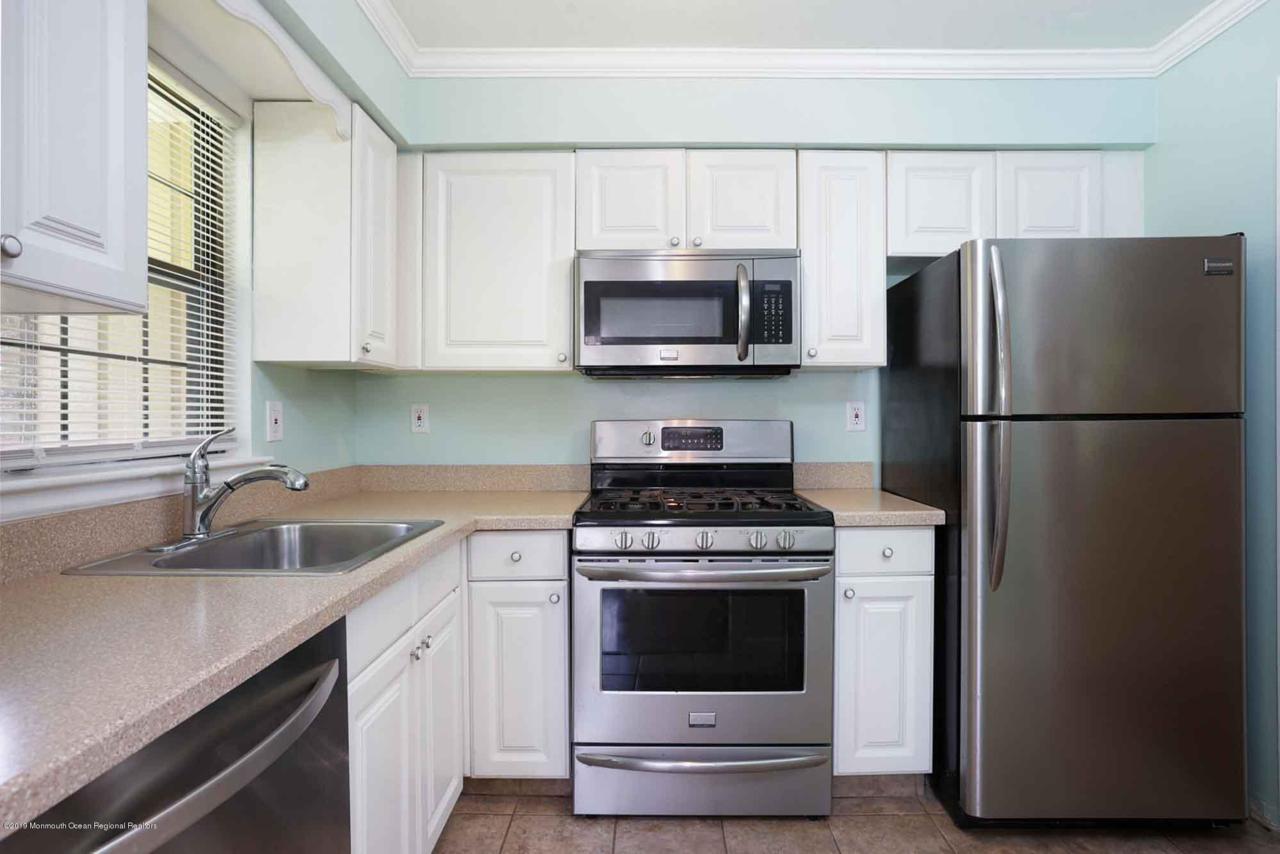 511 Wellington Place - Photo 1