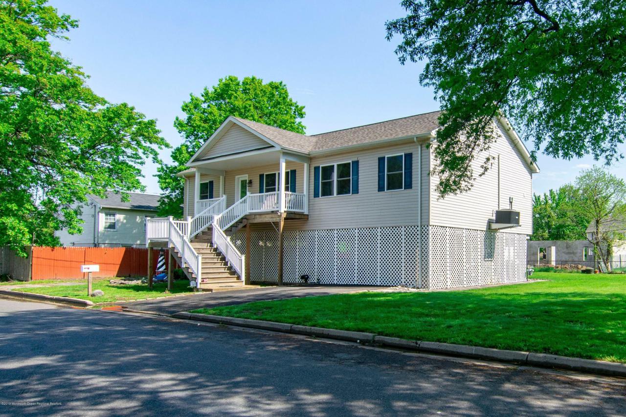 709 8th Street - Photo 1