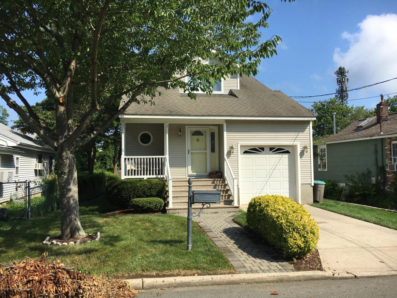 5 Maplewood Avenue - Photo 1