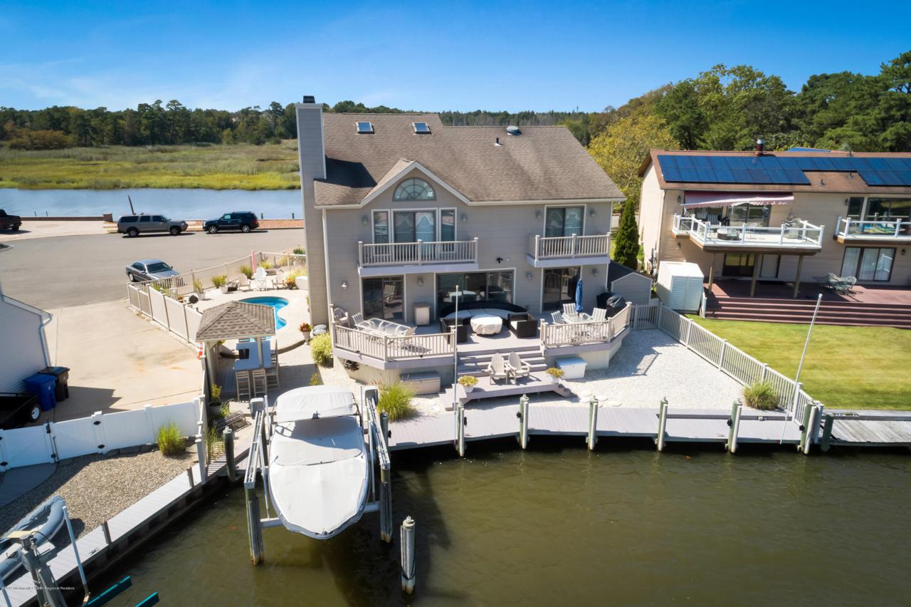 13 Hollybrook Drive - Photo 1