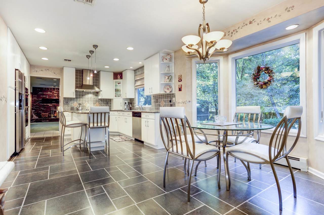 7 Merle Court - Photo 1