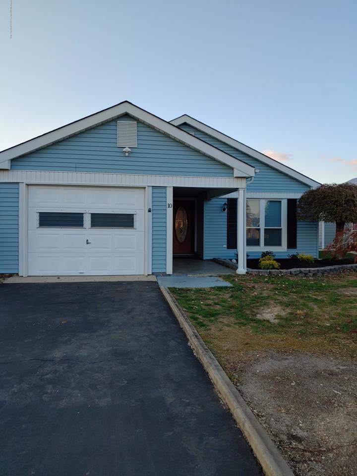 10 Greenwich Avenue - Photo 1