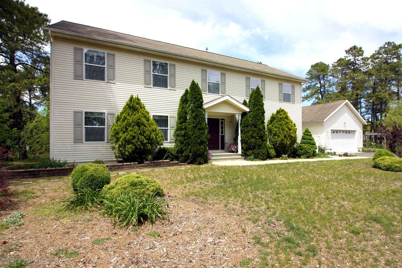 1041 Wellington Avenue - Photo 1