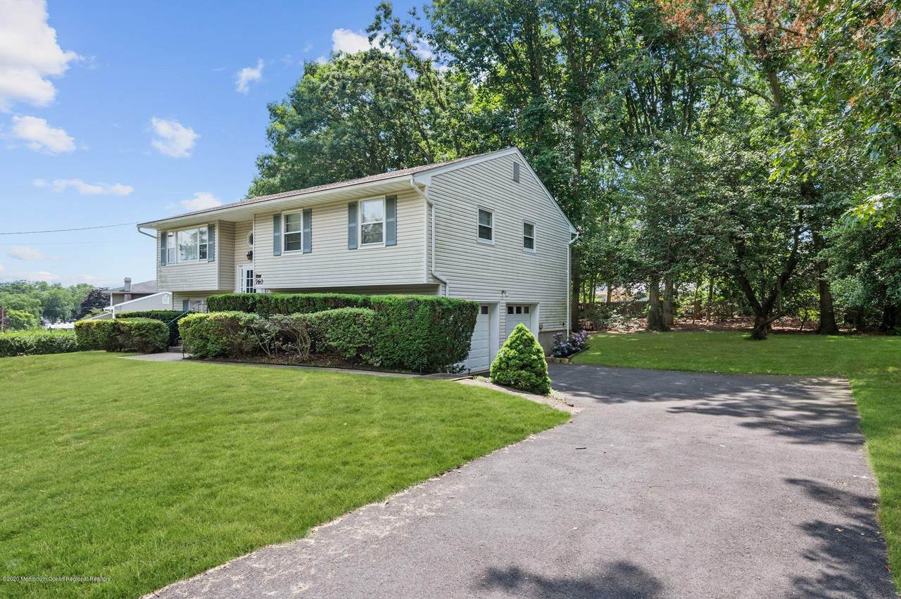 760 Point View Road - Photo 1