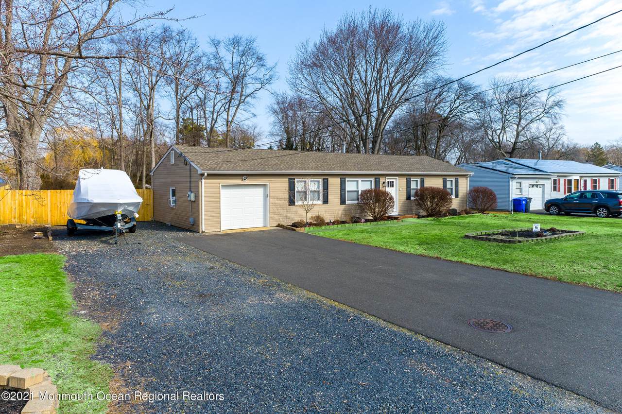 214 Spruce Drive - Photo 1