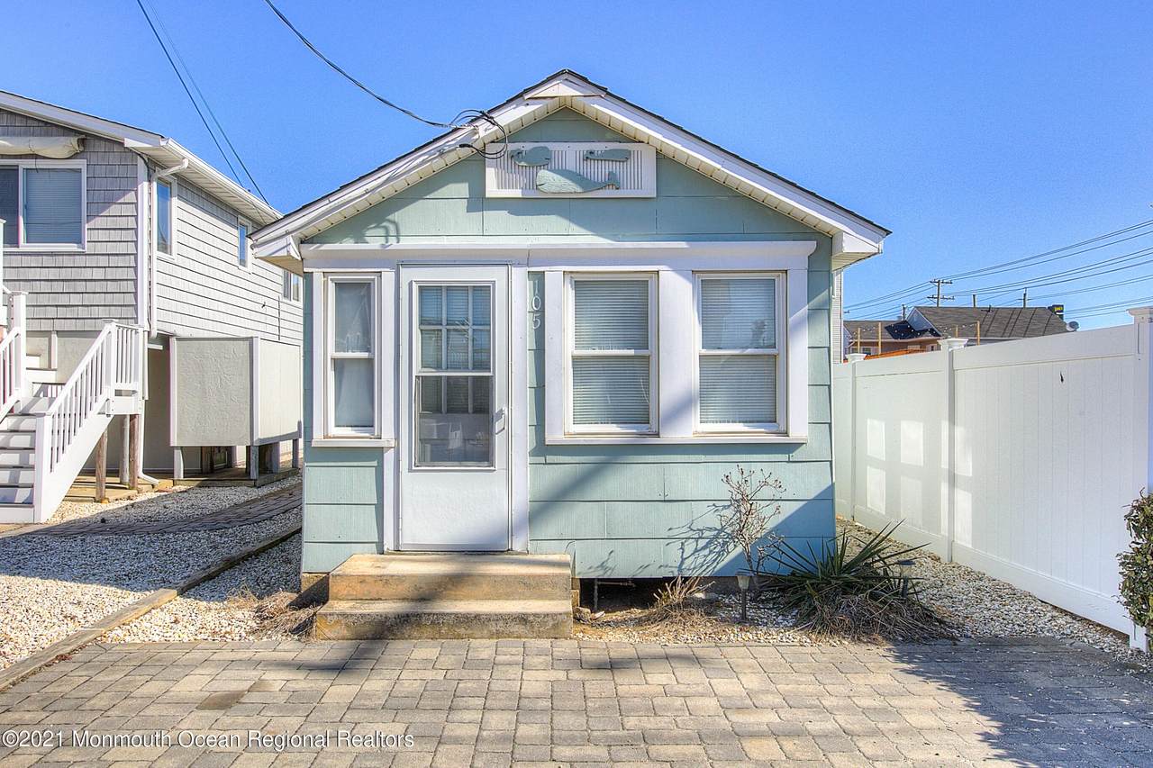 105 25th Street - Photo 1
