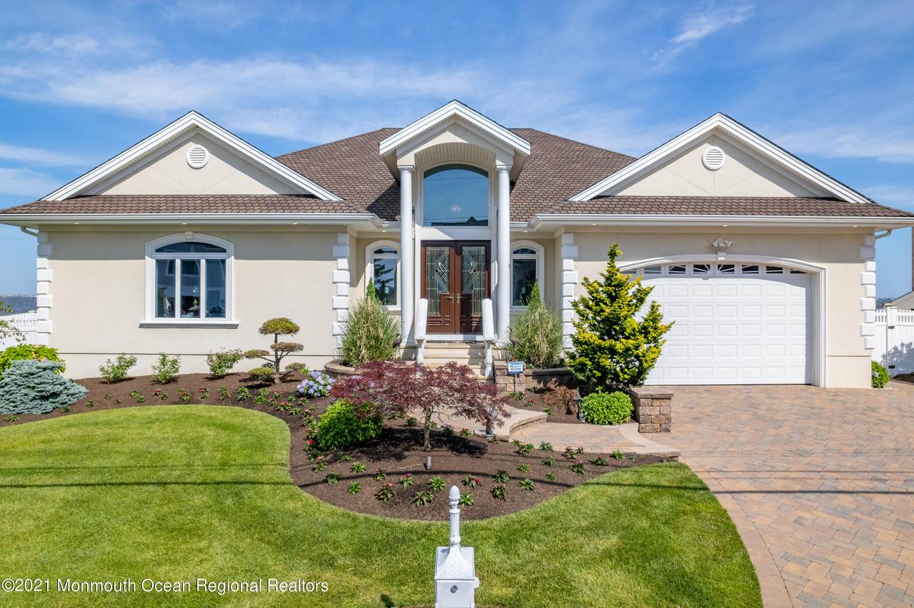 619 Bayview Drive - Photo 1