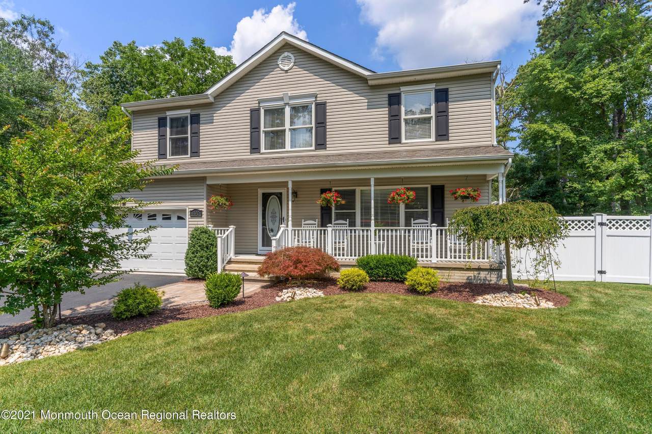 492 Freehold Road - Photo 1
