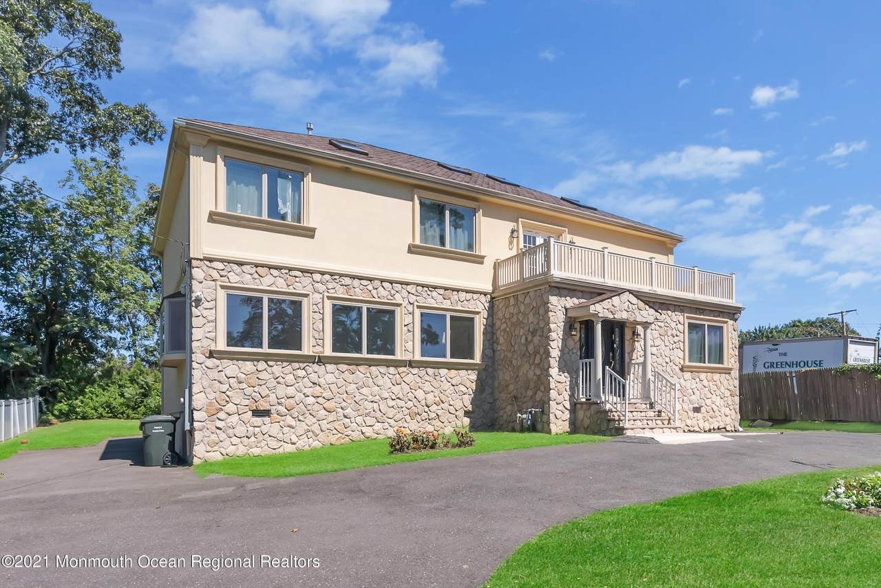 4 Berger Avenue - Photo 1