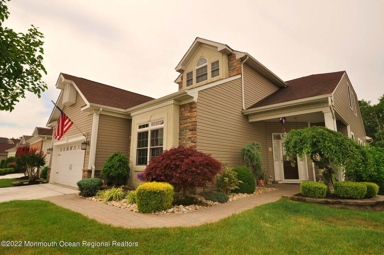 35 Harvey Cedar Way - Photo 1