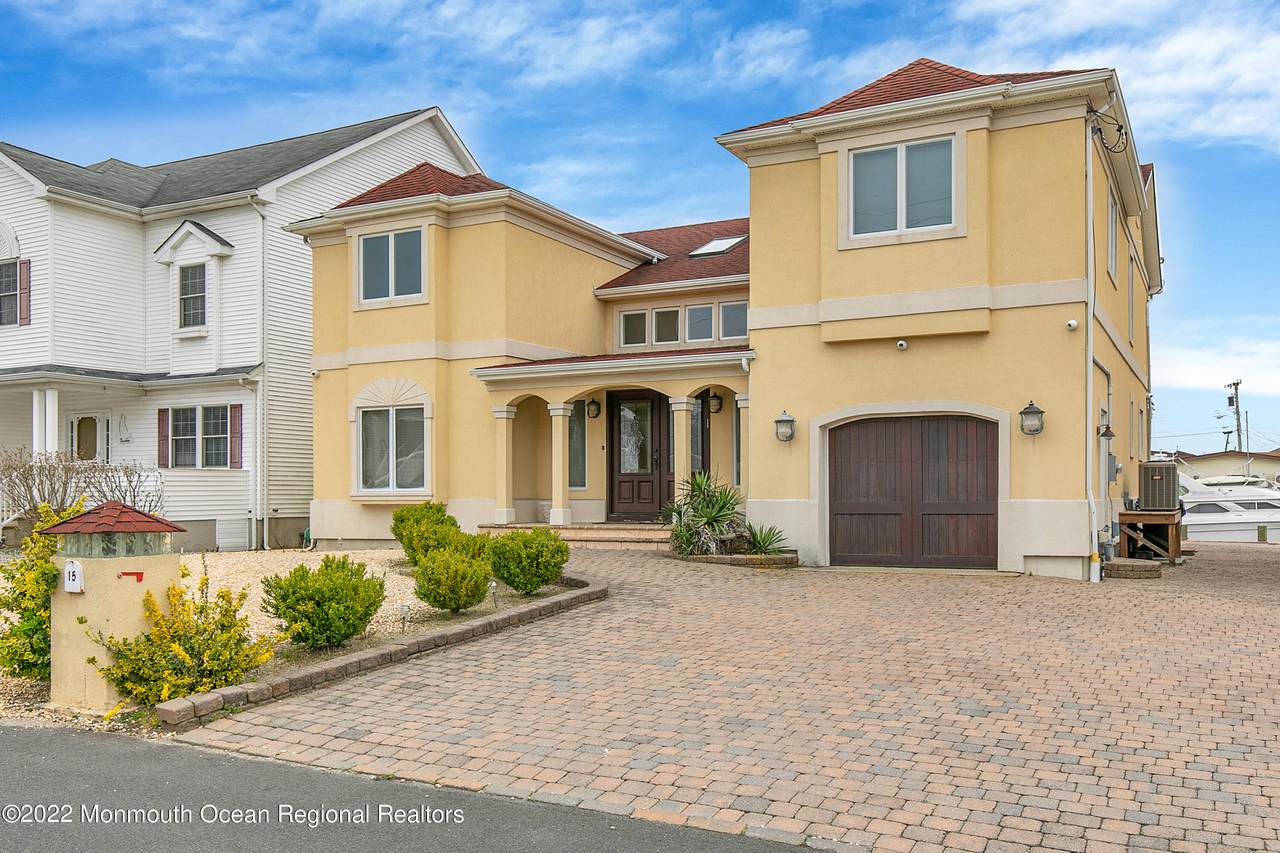 15 Granada Drive - Photo 1
