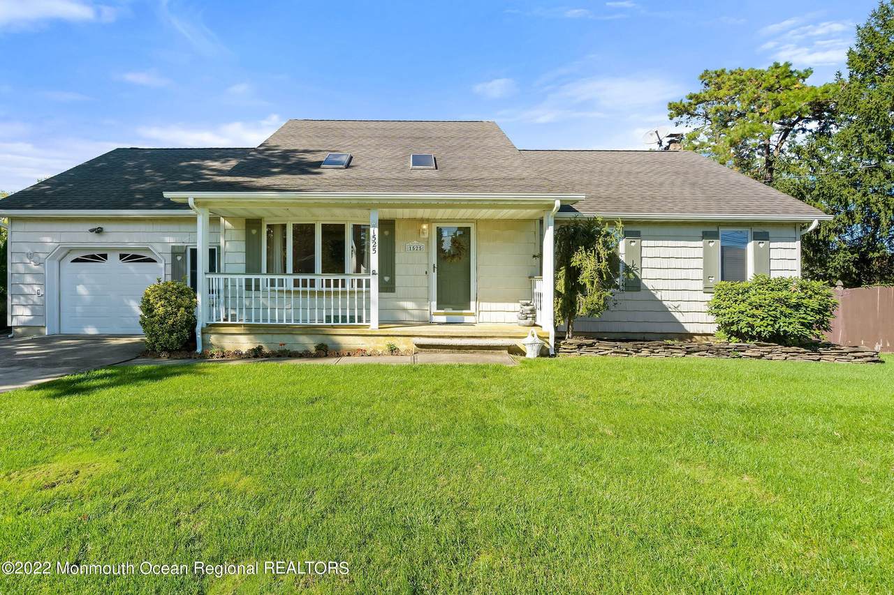 1525 8th Avenue - Photo 1
